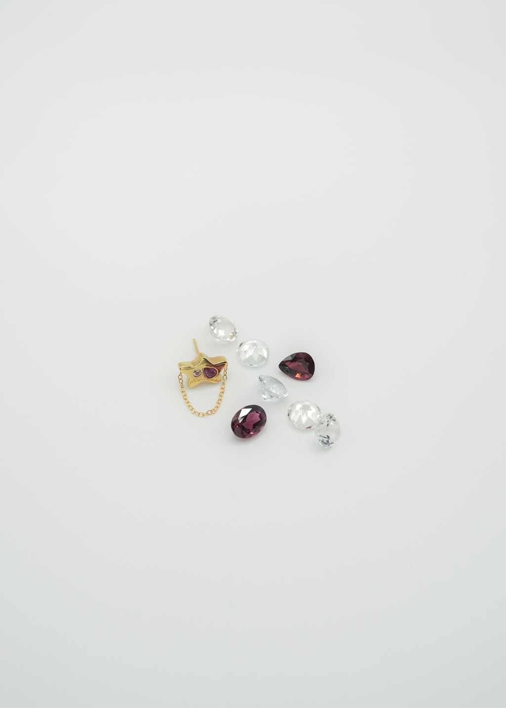 Hoya Earrings in Gold